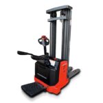 Фото 20 - Самоходный Штабелер с платформой для оператора BX-3015 OXLIFT 3 м 1500кг.