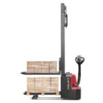 Фото 8 - Самоходный штабелер для обработки двух паллет OXLIFT CDD10 h3 3000 мм 1000 кг.
