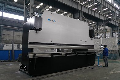Фото 74 - MetalTec HBC 800/6000 листогибочные гидравлические прессы с ЧПУ большого тоннажа.