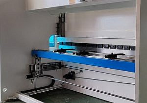 Фото 27 - MetalTec HBM 125/3200C Листогибочные гидравлические прессы с ЧПУ контроллером TP10S.