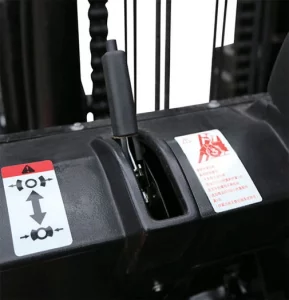 Фото 9 - Погрузчик вилочный дизельный EP Equipment CPCD100T8 OPTIMAL SERIES (Isuzu, 2W300, POS, PT, кабина с отопителем).