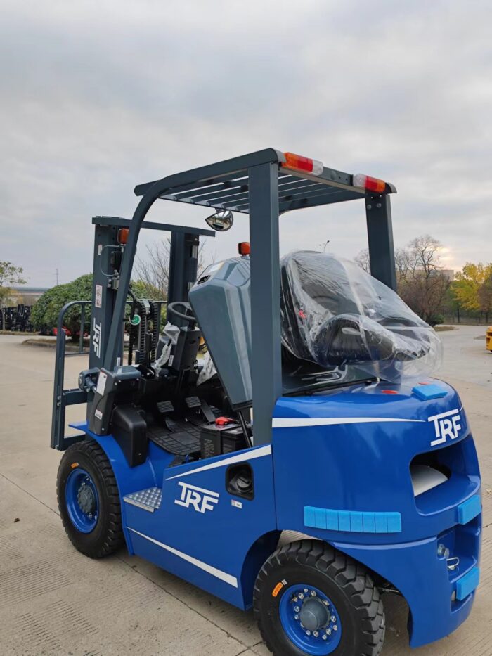 Фото 5 - Вилочный погрузчик TRF D25-4i.